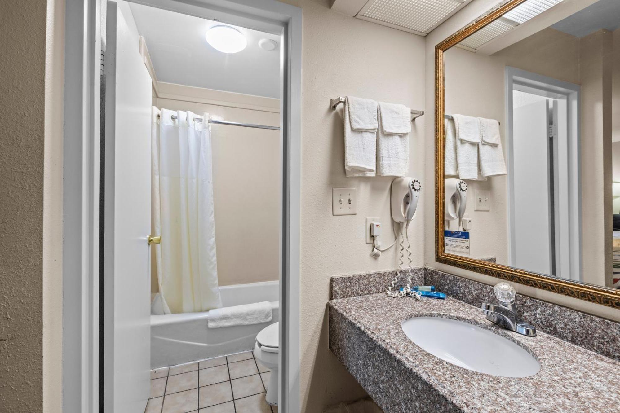 Garnet Inn & Suites, Morehead City Near Atlantic Beach ห้อง รูปภาพ